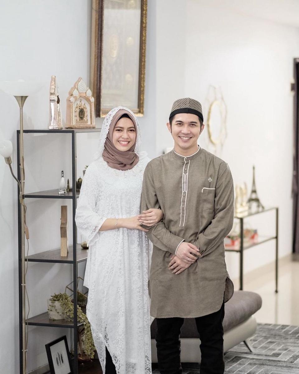 10 Potret Romantis Selebgram Alfy Saga dan Fatma Sari Setelah Menikah