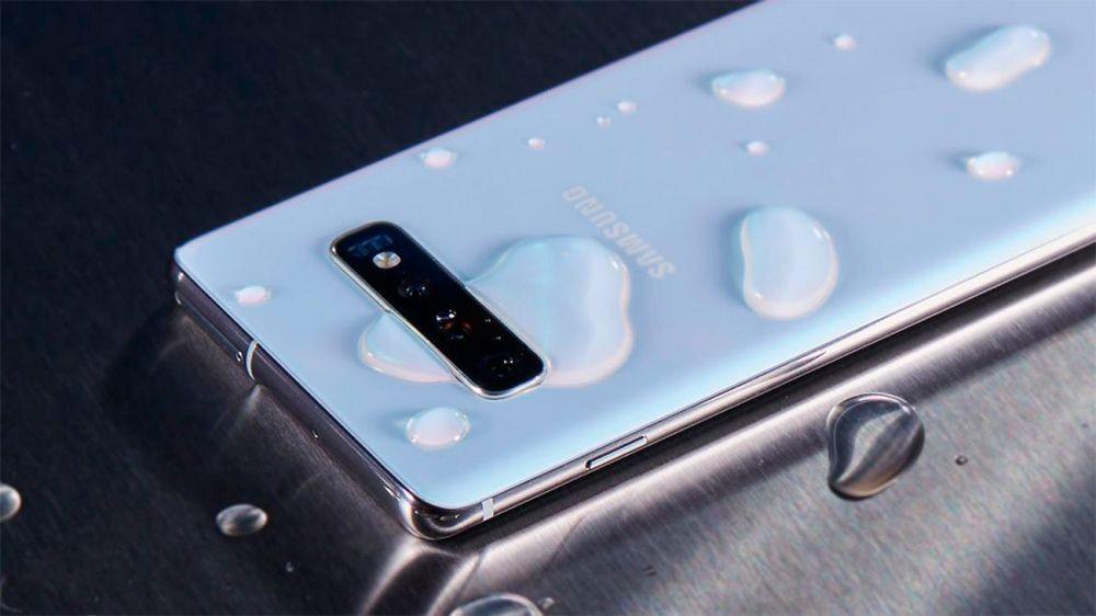 7 Smartphone Tahan Air Terbaik Juni 2019, untuk Kamu yang Petualang