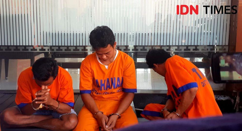 Menyerahkan Diri, Polda Jatim Tahan 3 Pembakar Mapolsek Tambelangan