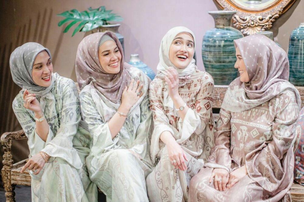 Kisah 14 Artis yang Lahir dari Keluarga Beda Agama, Penuh Toleransi!