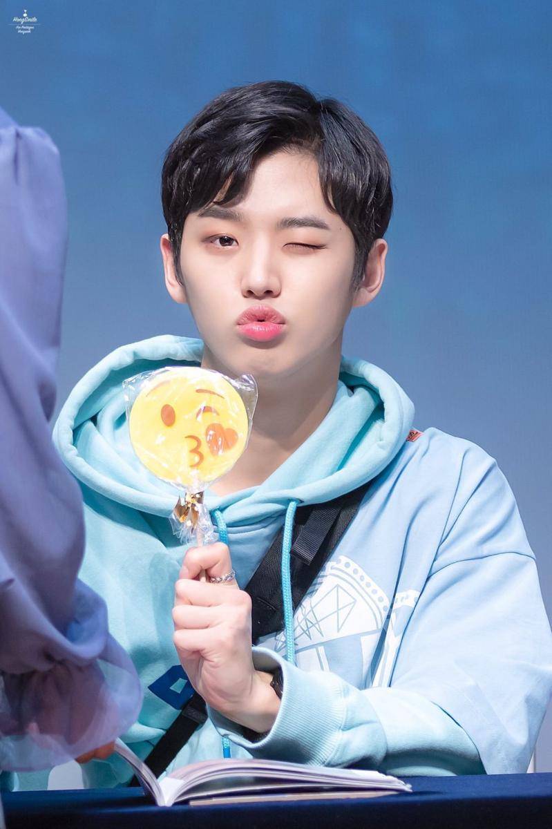 twitter.com/dailyhongseok