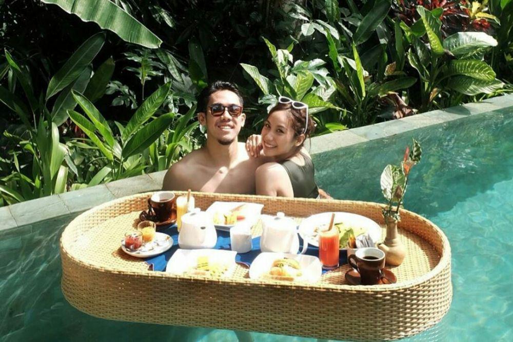 10 Momen Liburan Ryuji Utomo dan Istri Setelah Menikah, Mesra Abis