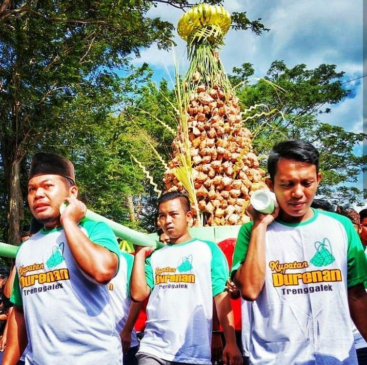 5 Potret Meriahnya Perayaan Tradisi Kupatan di Trenggalek