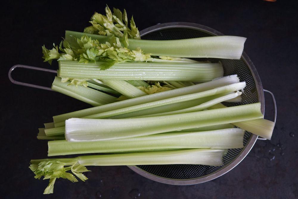 Sayur Hijau? 7 Manfaat Kesehatan yang Ada dalam Daun Seledri