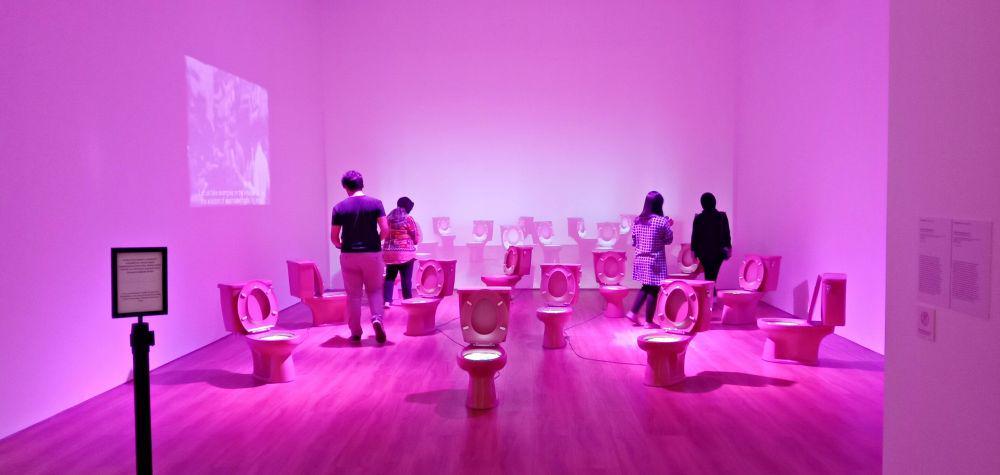 7 Spot "Dunia dalam Berita" di Museum MACAN yang Instagramable Abis
