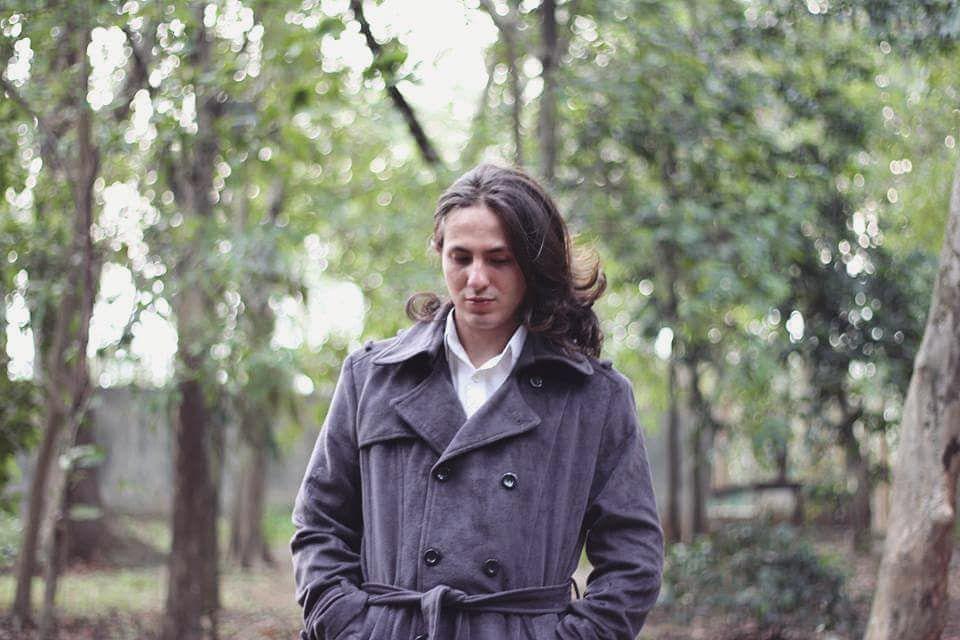 9 Gaya Dylan Carr dengan Rambut Gondrongnya, Semakin Menawan