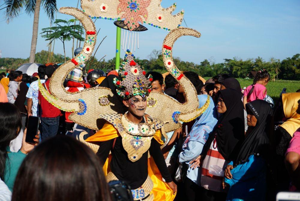 Unik, Ada Fashion Show Berbahan Bambu di Banyuwangi