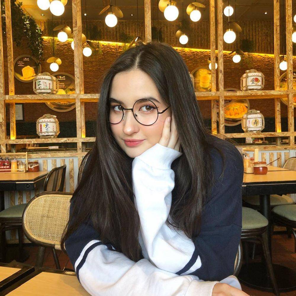 instagram.com/stephaniepoetri