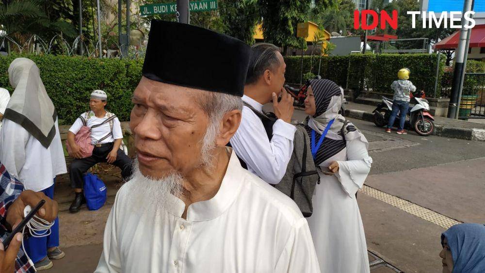 (Eks penasihat KPK Abdullah Hehamahua ikut berorasi di dekat Patung Kuda Arjuna Wiwaha) IDN Times/Muhamad Iqbal