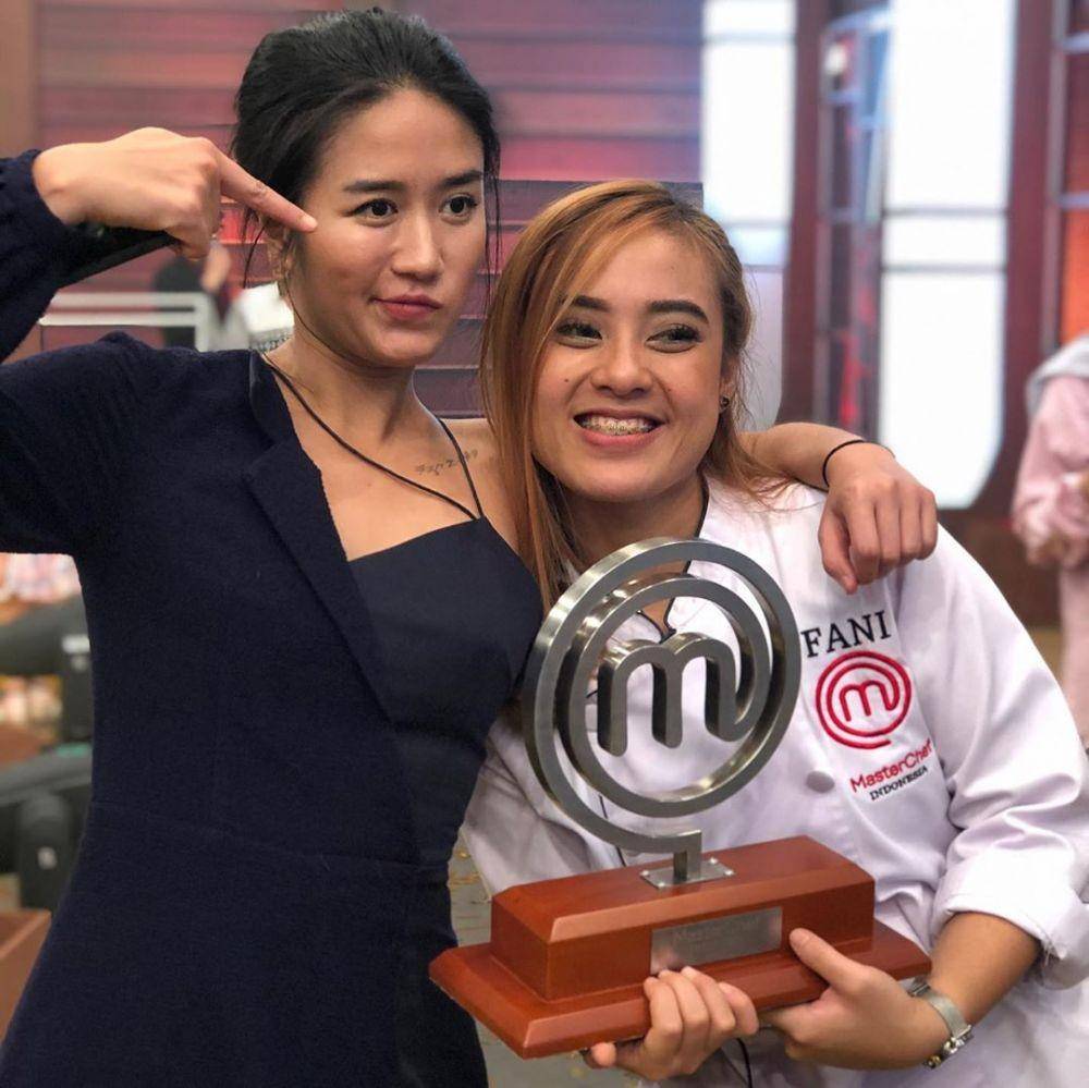 Chef Renata (kiri). instagram.com/fanimci5