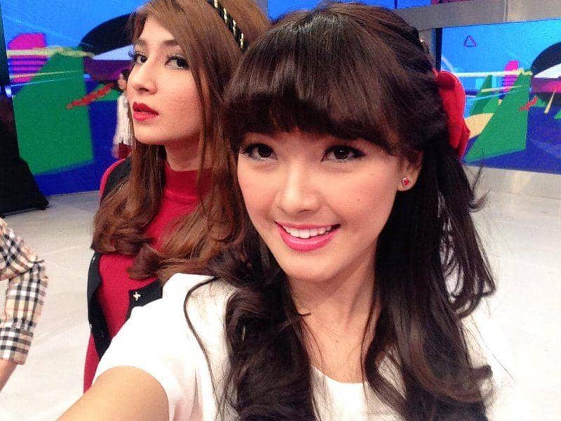 twitter.com/Anariana27