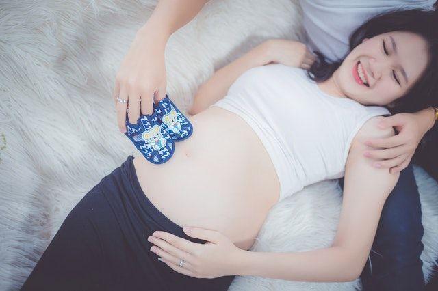 5 Tips Melahirkan Tanpa Cemas Jelang Persalinan