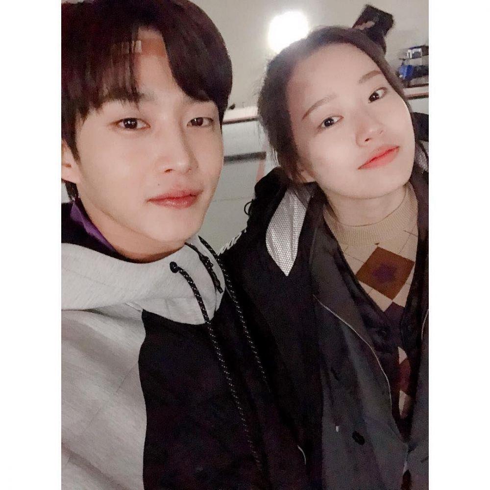 10 Potret Menawan Park Yoo-na yang Digosipkan Jadi Pacar Kim Min Suk