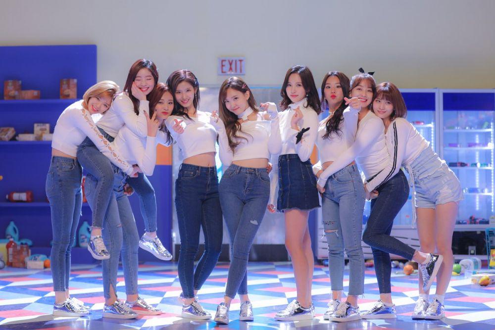 11 MV KPop Ini Berlokasi di Minimarket hingga Swalayan, Bisa Jajan!