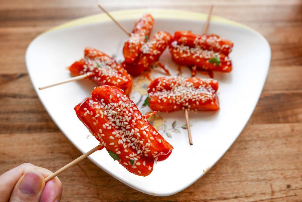 Doyan Sate? Ini 5 Makanan Tusuk Korea Selatan yang Patut Kamu Coba