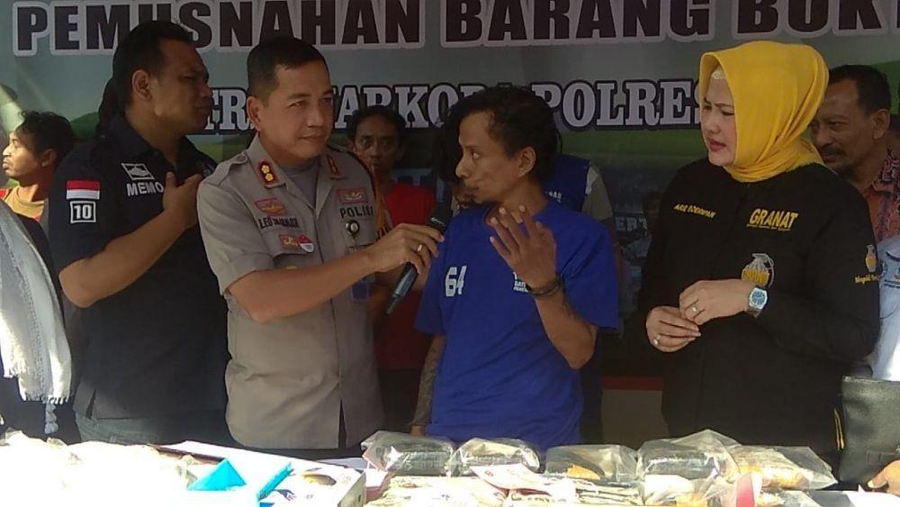 Ditangkap karena Hisap Ganja, Basist Boomerang: Buat Obat Bronkitis