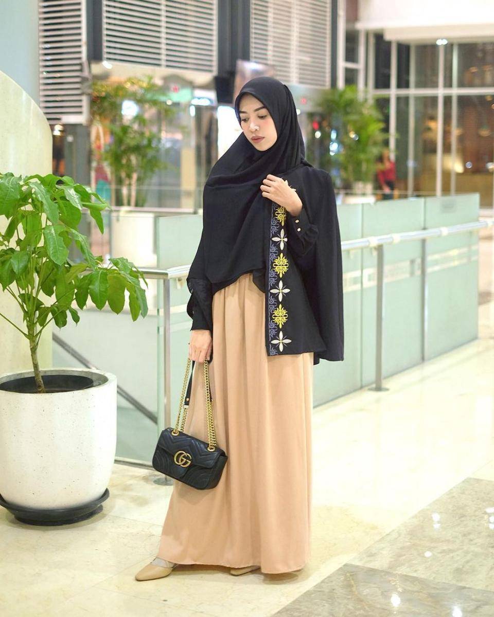 instagram.com/fitriaulia_