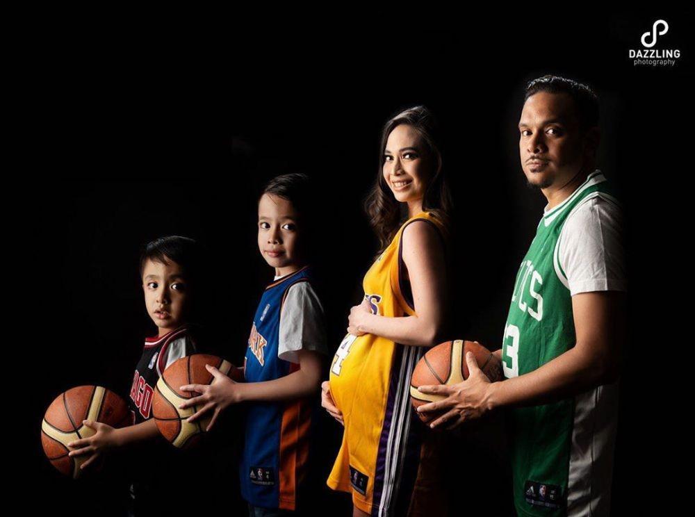 Hamil Anak Ketiga, 10 Potret Mesra Pesinetron Verlita Evelyn & Suami