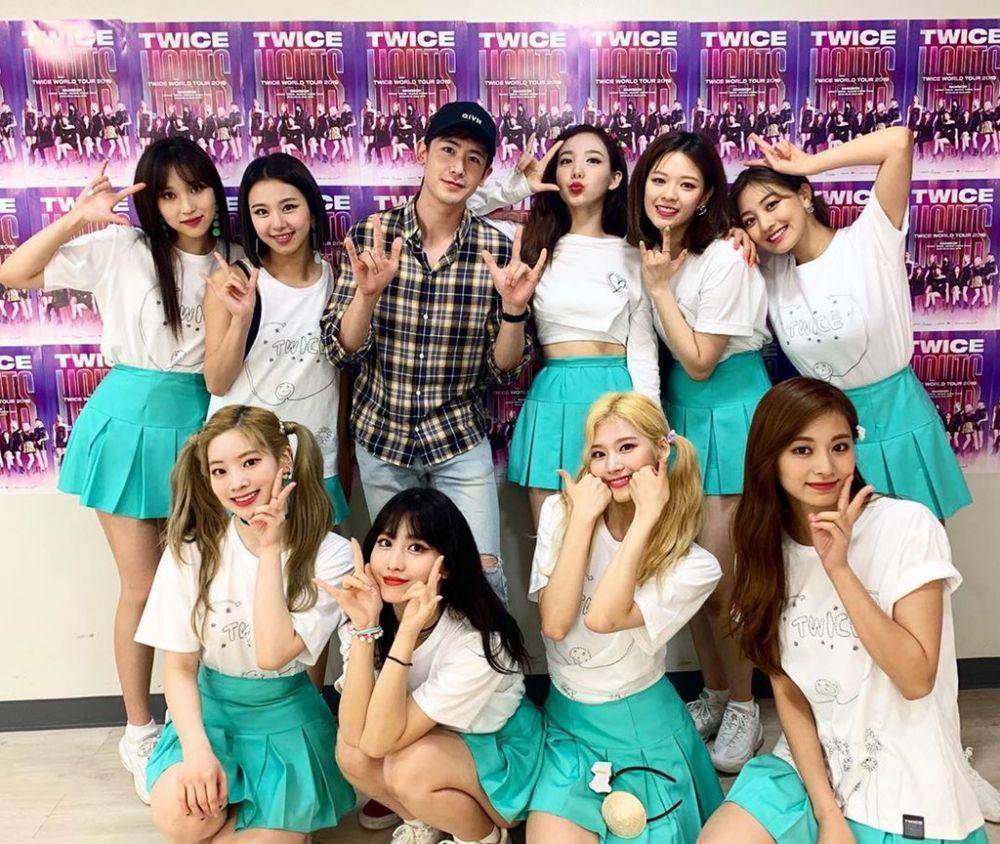 twitter.com/JlHYONIM