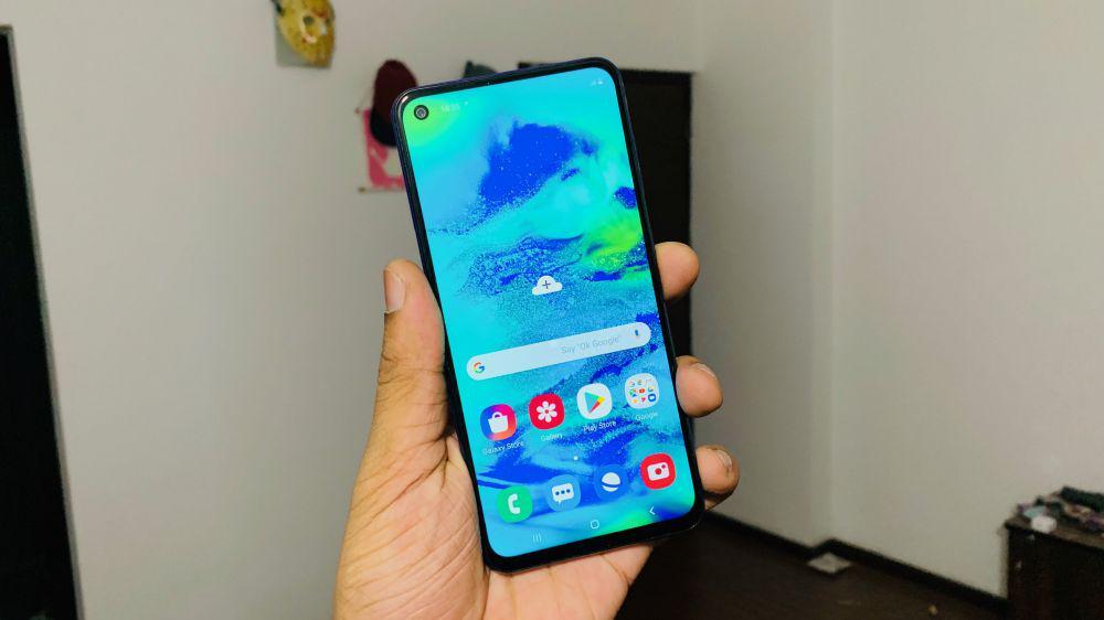 Layar Infinity-O dan 4 Fitur Terbaik Lain dari Samsung Galaxy M40