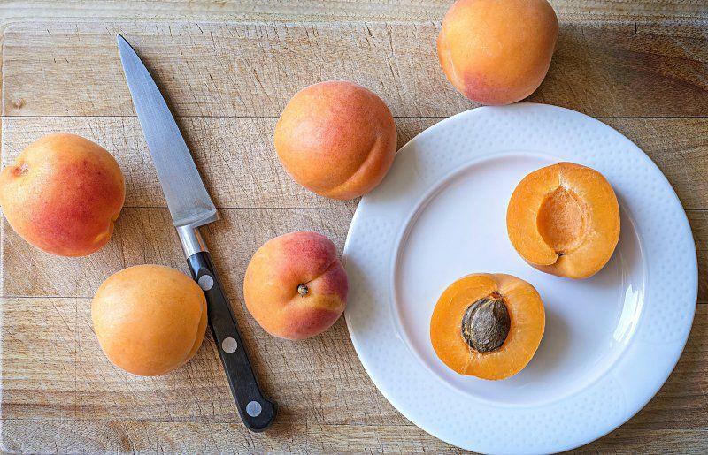 6 Alasan Kamu Harus Konsumsi Buah Aprikot, Kaya Manfaat & Nutrisi!