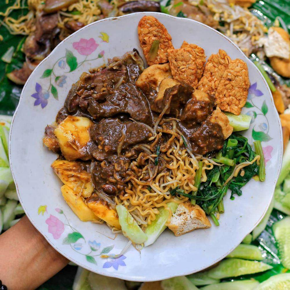 potret rujak cingur khas Surabaya (instagram.com/laparlagimakanlagi)