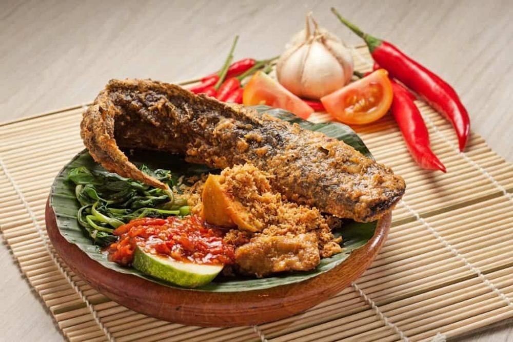Resep Membuat Lele Goreng yang Lezat & Teknik Agar Gak Bau Amis