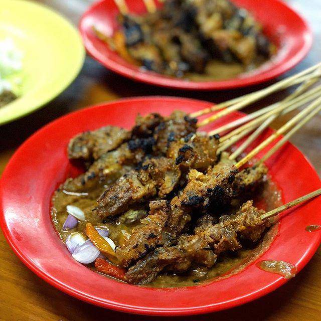 sate klopo (instagram.com/surabayamakanenak)