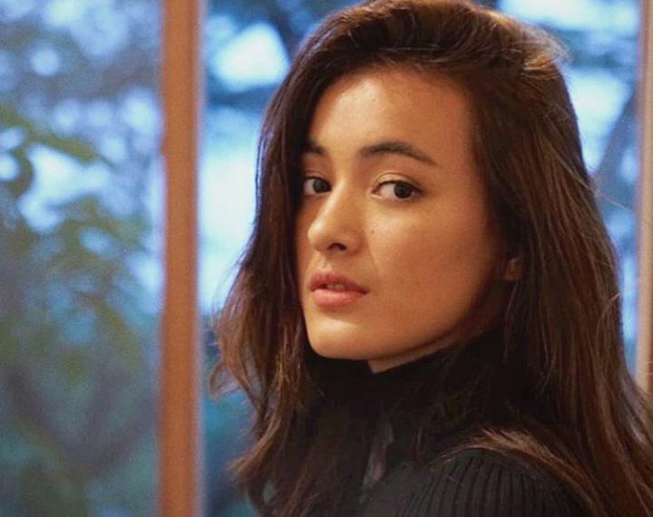 7 Gaya Rambut Mawar Eva, Lawan Main Iqbaal di Film Bumi Manusia