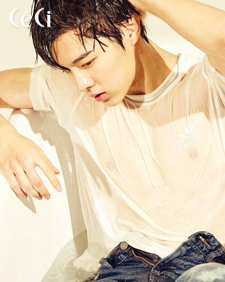 instagram.com/official_kimwooseok