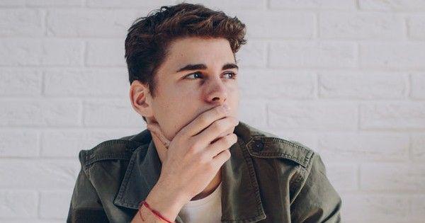 5 Zodiak Cowok Humoris yang Justru Begitu Maskulin Ketika Serius