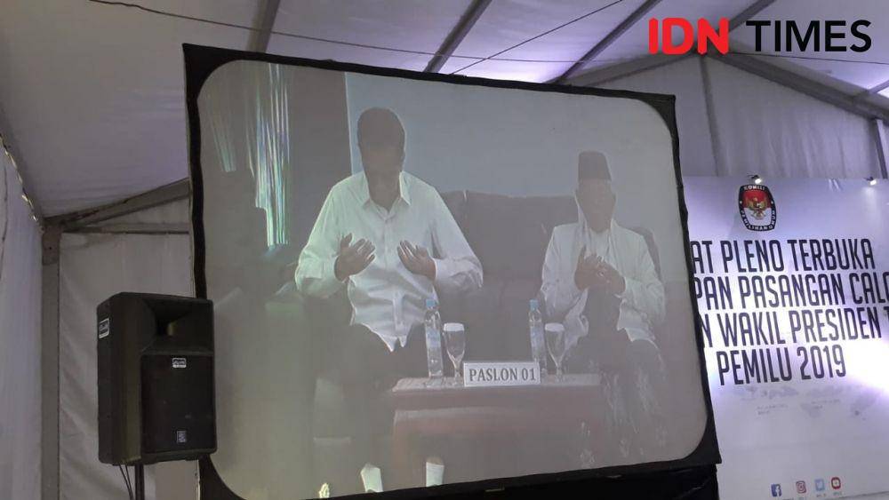 (Jokowi-Ma'ruf Amin mengucap doa di gedung KPU) IDN Times/Teatrika Putri