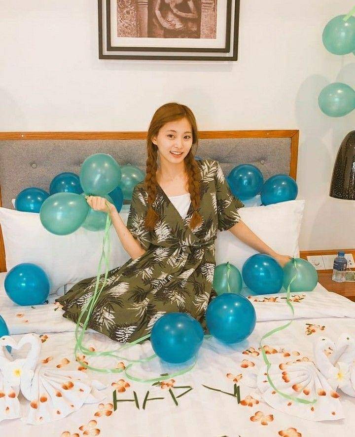 https://instagram.com/twicetagram