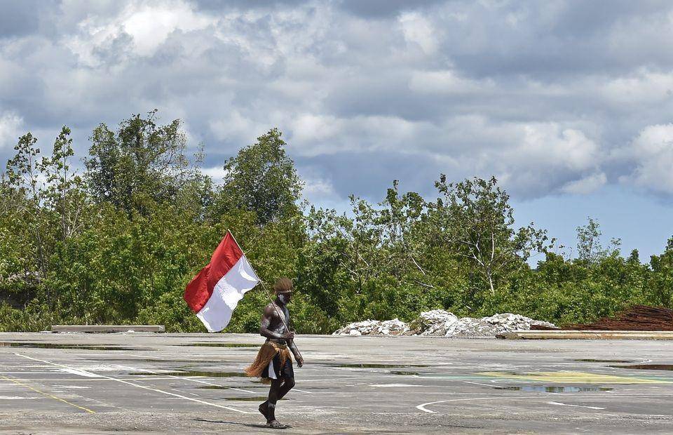 pakaian adat suku Asmat (ANTARA FOTO/Puspa Perwitasari)