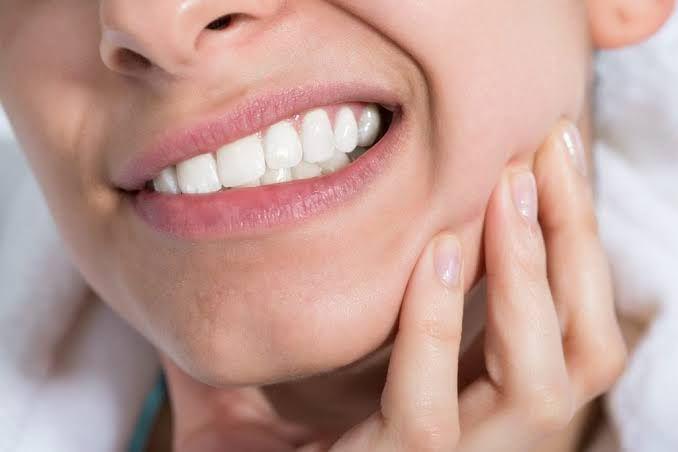 5 Cara Menyingkirkan Sakit Gigi Saat Tidur di Malam Hari
