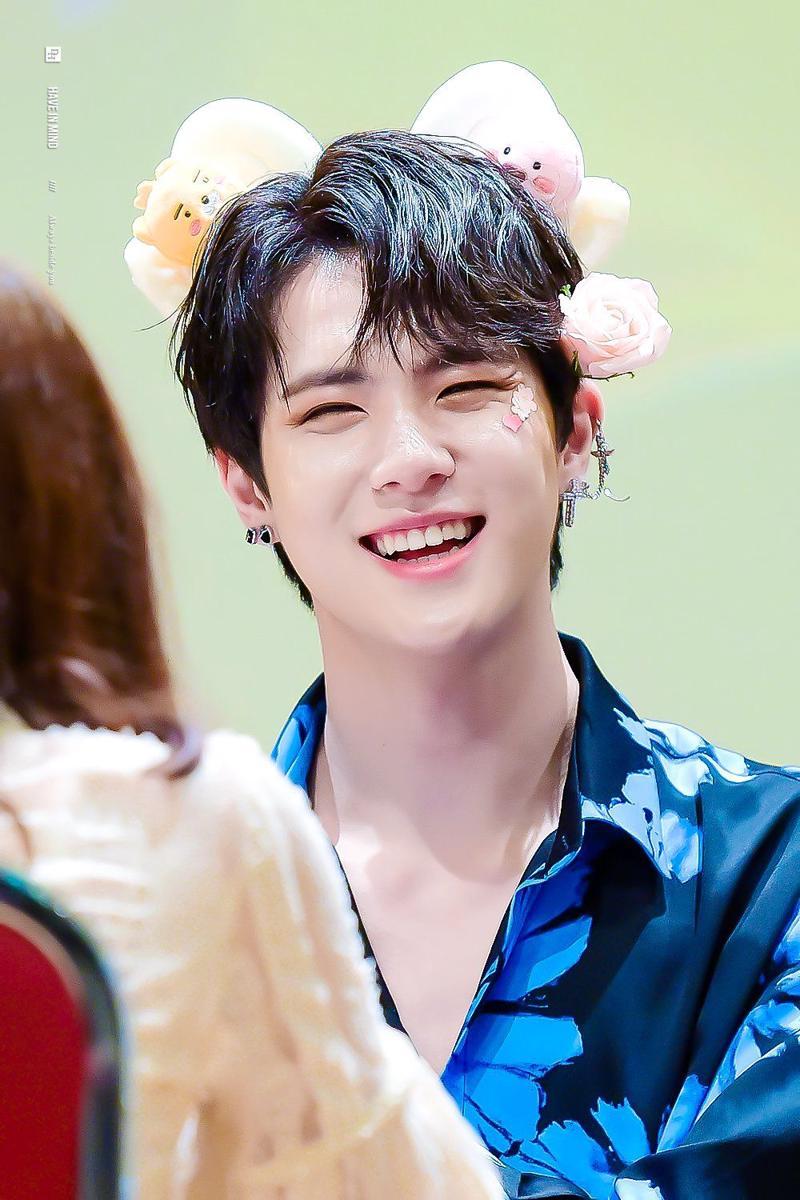 Genap 22 Tahun, Ini 10 Potret Menawan Kim Dong Han eks JBJ