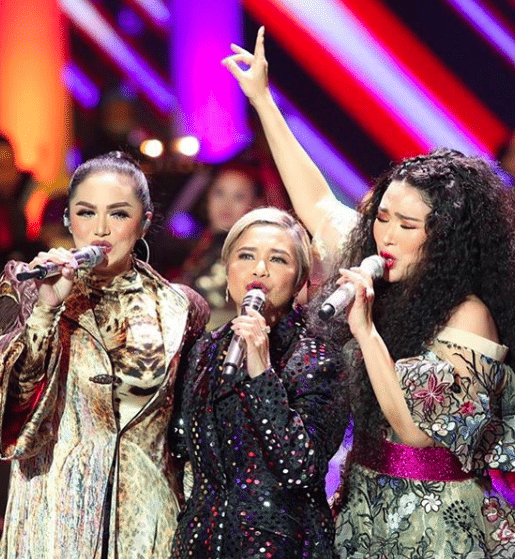 10 Potret Bahagia & Haru Konser Reuni 3 Diva, Ikonik Banget Nih!