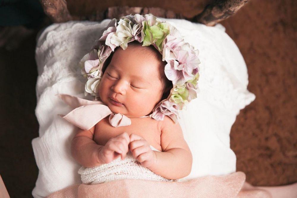 10 Potret Gemasnya Baby Aleia, Anak Aryani Fitriana & Donny Michael
