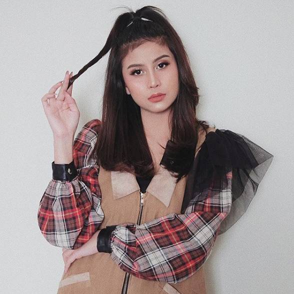instagram.com/awkarin