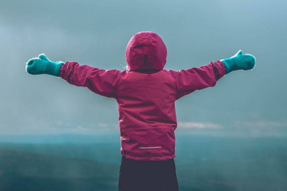 Ilustrasi jaket tebal (unsplash.com/odiin)
