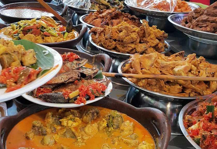 6 Menu Masakan Terlezat di Restoran Nasi Padang, Mana Favoritmu?