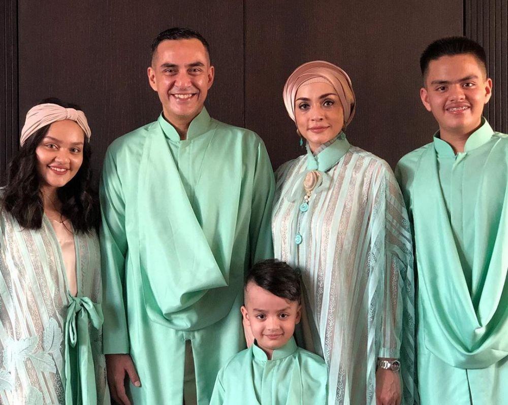 10 Potret Bahagia Keluarga Ferdy Hasan Setelah 25 Tahun Menikah