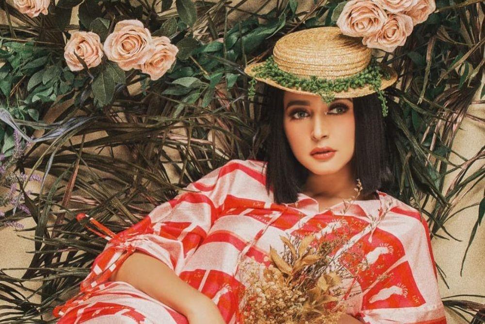 9 Gaya Pemotretan Nabila Syakieb yang Mempesona, Bak Boneka Barbie!