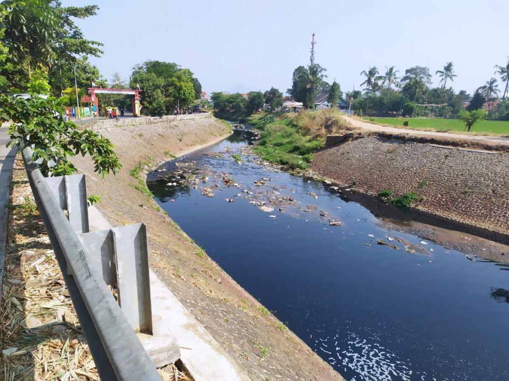 Kondom dan Pakaian Dalam Sumbat Gorong-gorong di Pusat Bisnis Jakarta