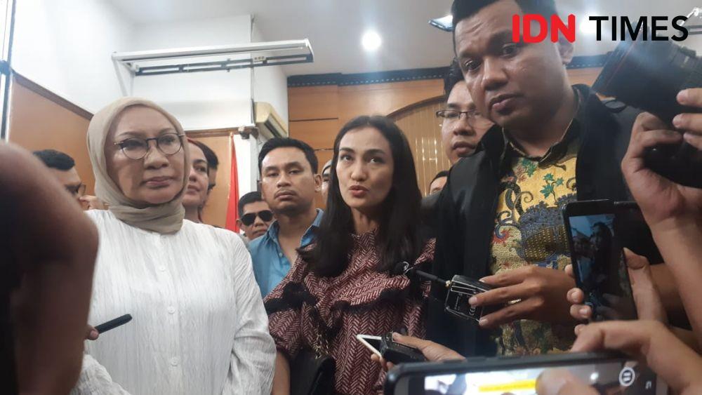 Atiqah Hasiholan Bersyukur Vonis Ratna Sarumpaet Lebih Ringan