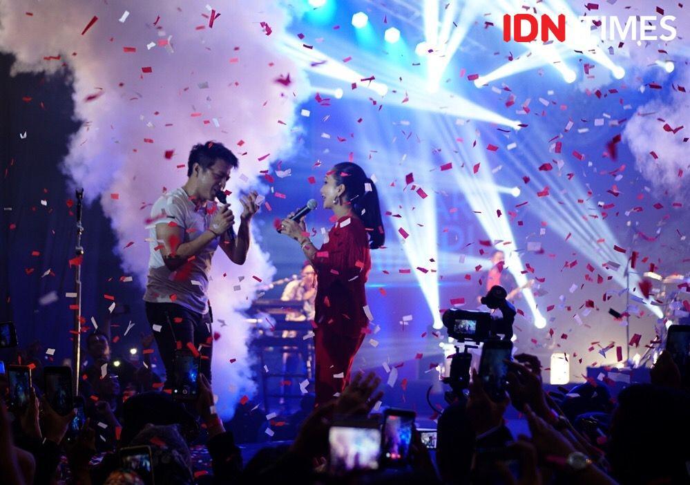 7 Potret Keseruan Konser Noah Featuring Sheila Majid di Makassar