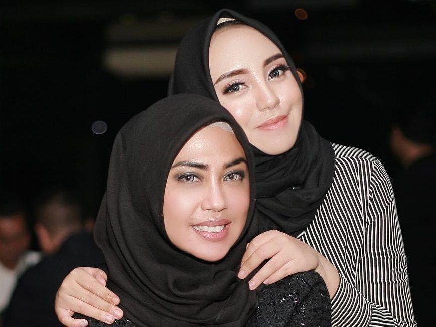 Sedang Berseteru, Ini 10 Potret Kedekatan Salmafina Sunan dan Ibunda