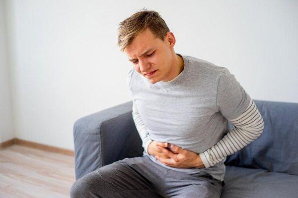 Yuk, Coba! Ini 5 Cara Cepat Mengatasi Sakit Perut Usai Makan Pedas