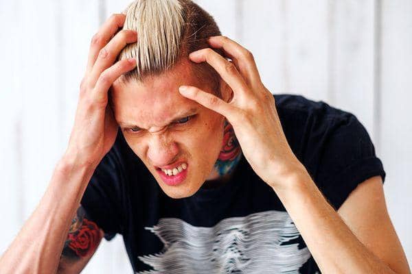 5 Kebiasaan Ini Bisa Bikin Rambutmu Rusak Bro, Duh Serem!