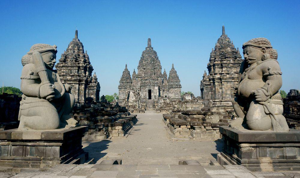 10 Candi di Pulau Jawa Paling Bersejarah